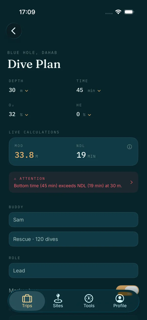 Dive plan screen with target depth, gas mix, and bottom time.